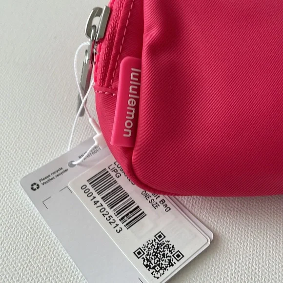 NWT Lululemon Everywhere Belt Bag Lipgloss - Picture 3 of 12